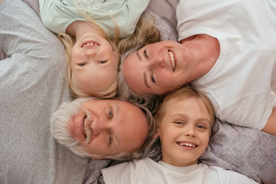 Grandparents with grandchildren – sponsoring parents in the UAE